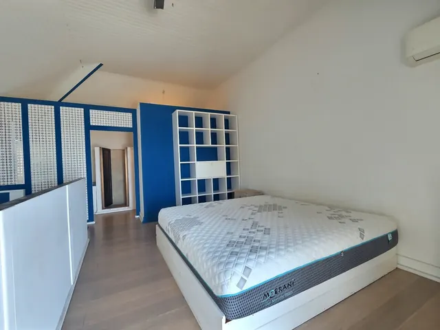 La chambre de l'étage, ouverte sur le solarium