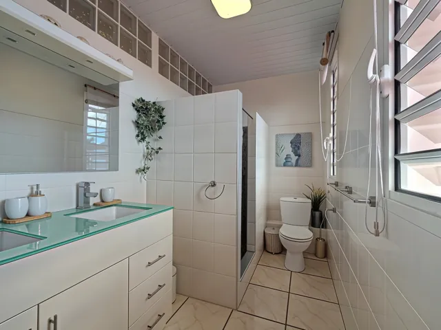 La salle de bains de la suite